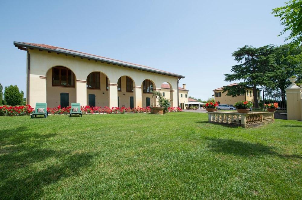 Hotel Venice Airport 4*