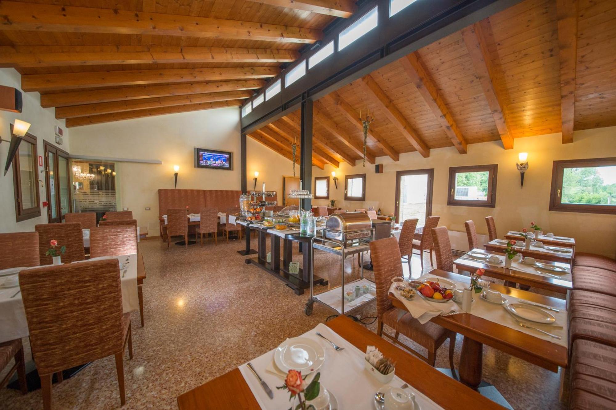 Venice Airport 4*